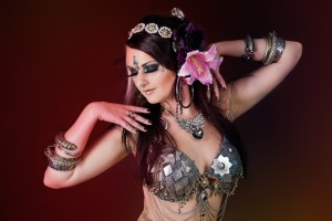 Hübsche, orientalische Tänzerin
